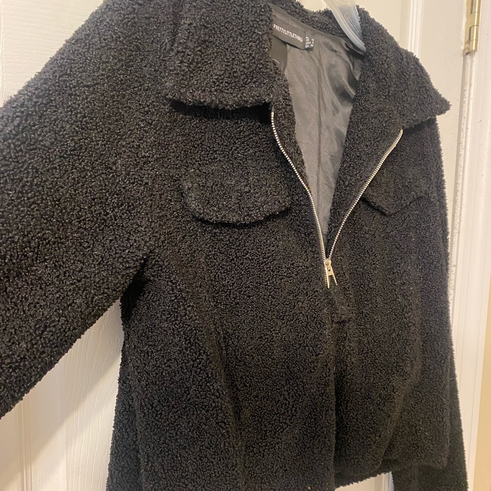 Cozy Black Cropped Puffy Jacket // Condition: very good